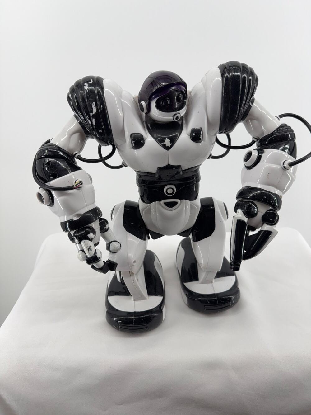 WowWee Robosapien Robot Toy Interactive Battery Operated White Black Untested